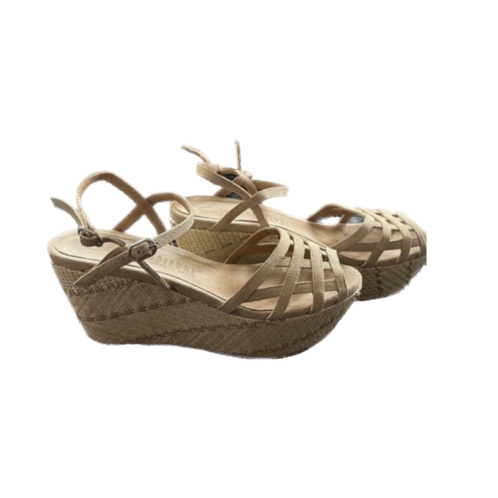 La CANADIENNE Tan Wedges